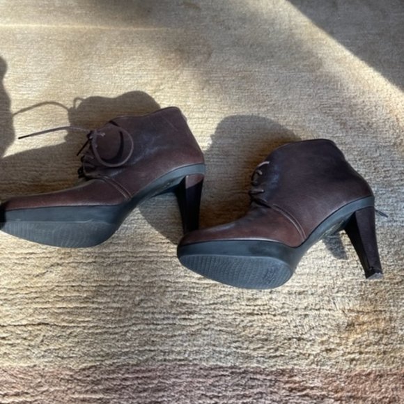 Stuart Weitzman Brown Leather Lace Up Heeled Boots, Size 6 - Picture 9 of 13
